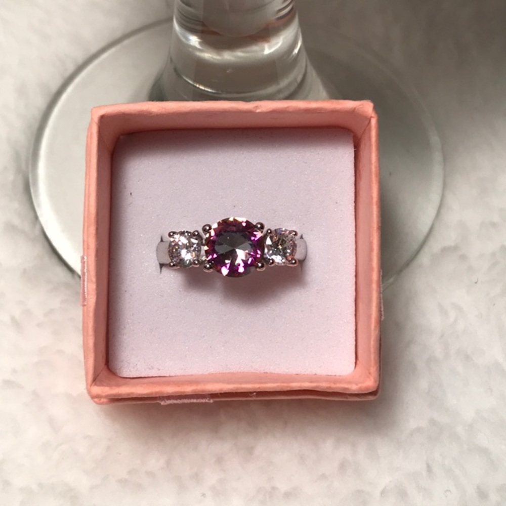 Beautiful Ring    NWOT